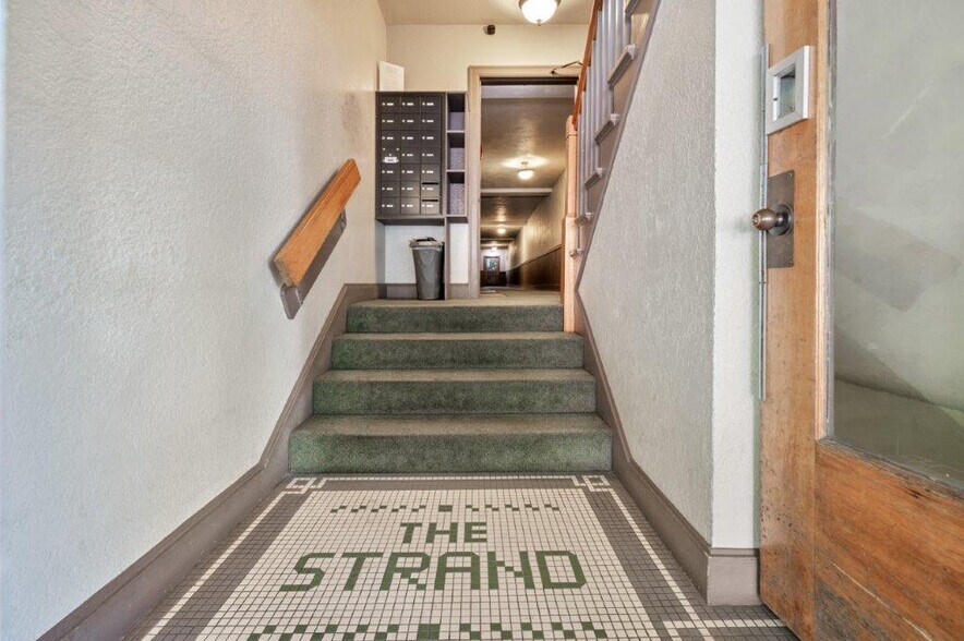 More Photos Of 221 Belmont Ave E, Seattle Apartments For Sale