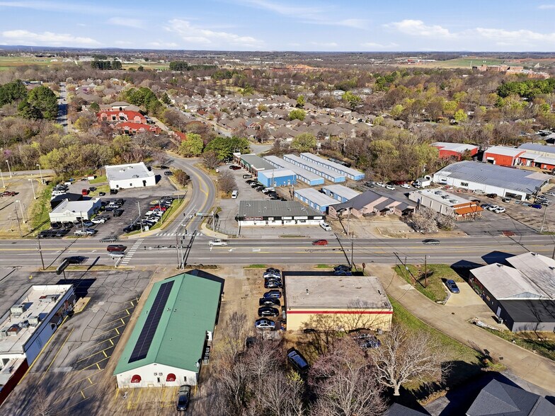 More Photos Of 380-392 E Sunbridge Dr, Fayetteville General Retail For Lease