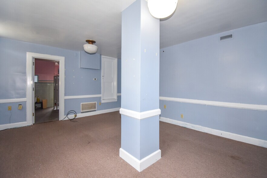 More Photos Of 82 Court Sq, Alexander City Flex For Sale