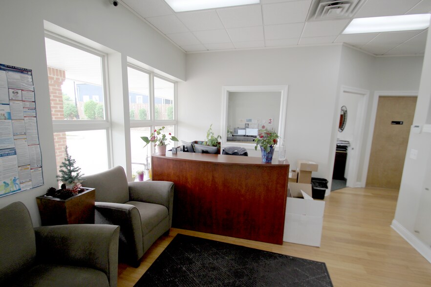 More Photos Of 1132-1152 Pearl Rd, Brunswick General Retail For Lease