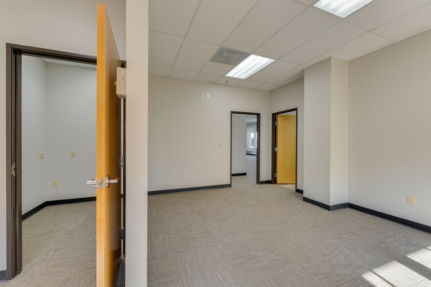 More Photos Of 99 Main St, Colleyville Storefront Retail Office For Lease