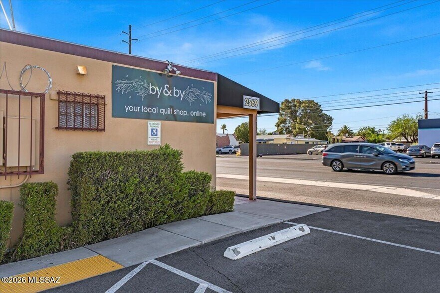 More Photos Of 2561-2563 E Fort Lowell Rd, Tucson Freestanding For Sale