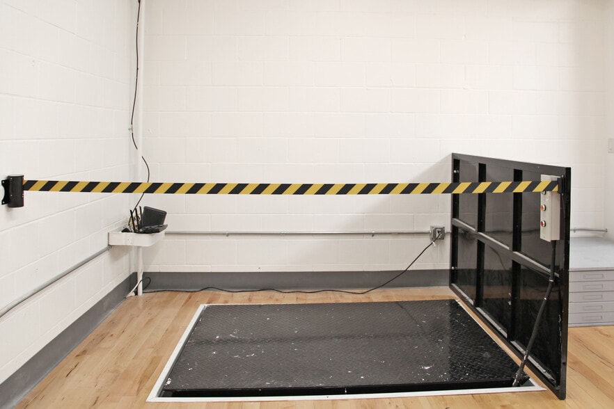 More Photos Of 1190B Shafter Ave, San Francisco Warehouse For Sale