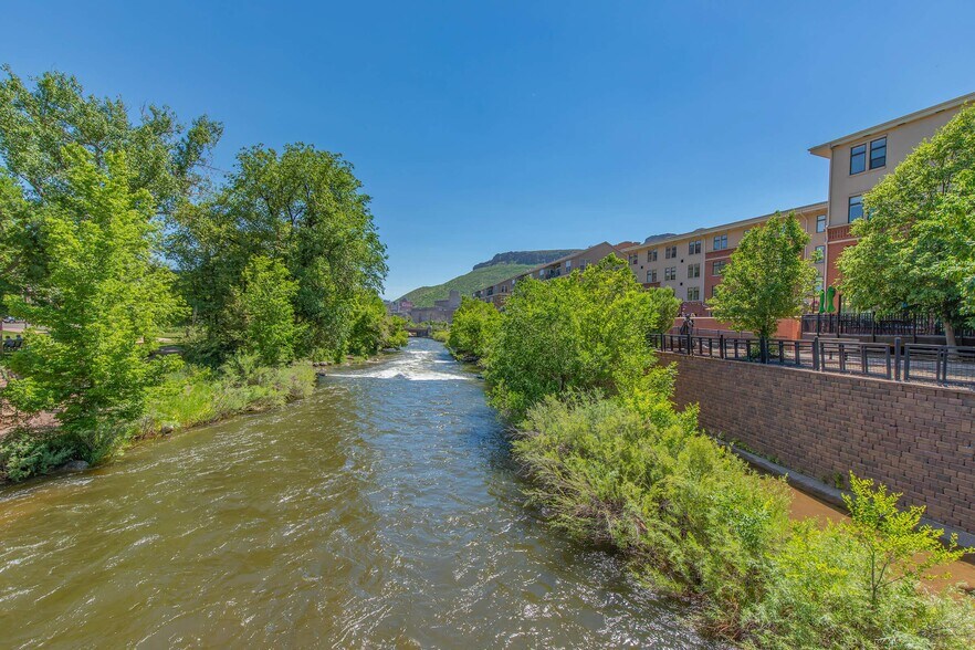 More Photos Of 1027 Washington Ave, Golden Apartments For Lease