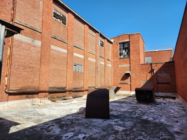 More Photos Of 20th AVE, Valley Light Manufacturing For Sale