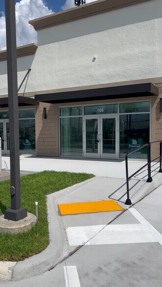 Primary Photo Of 3414 Bell Shoals Rd, Valrico General Retail For Lease