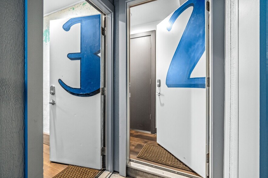 More Photos Of 207 Bank St, New Albany Apartments For Sale