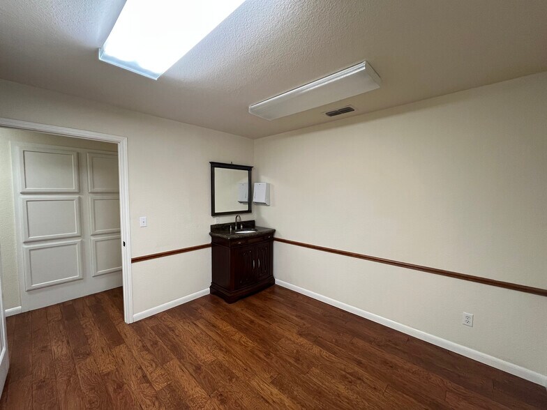 More Photos Of 1260 River Acres Dr, New Braunfels Medical For Lease