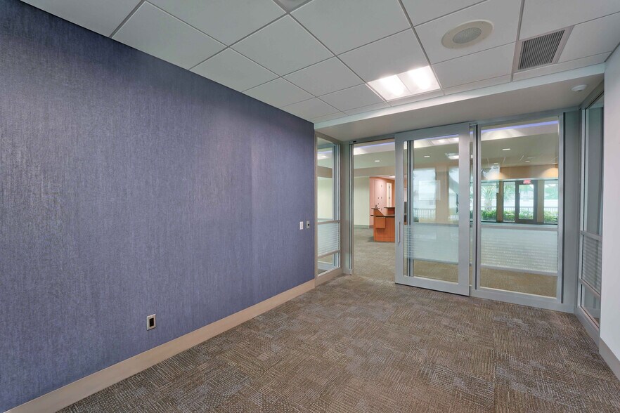 More Photos Of 1200 E Blue Heron Blvd, West Palm Beach Storefront Retail Office For Lease