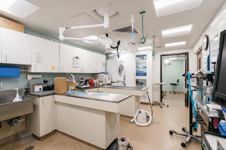 More Photos Of 6400 4th St N, Saint Petersburg Medical For Sale