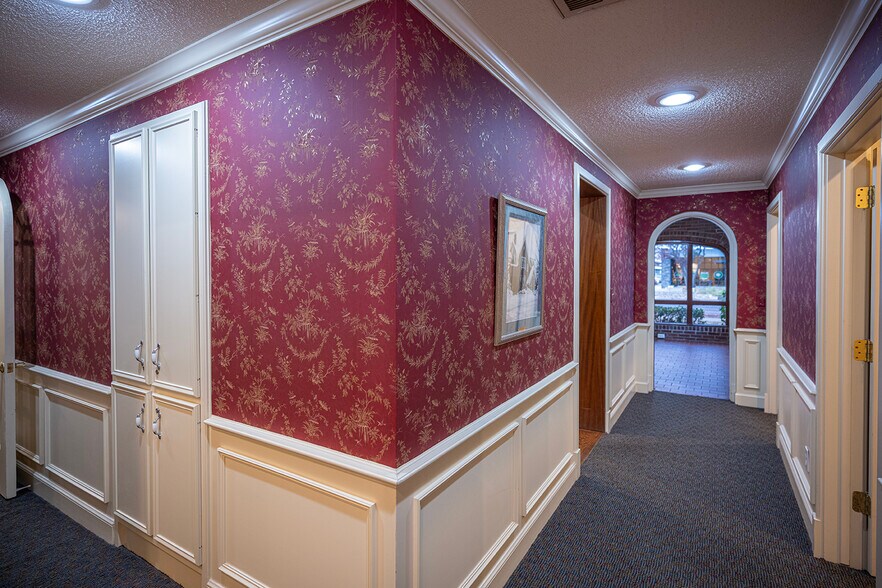 More Photos Of 2405 Broadway St, Lubbock Medical For Sale