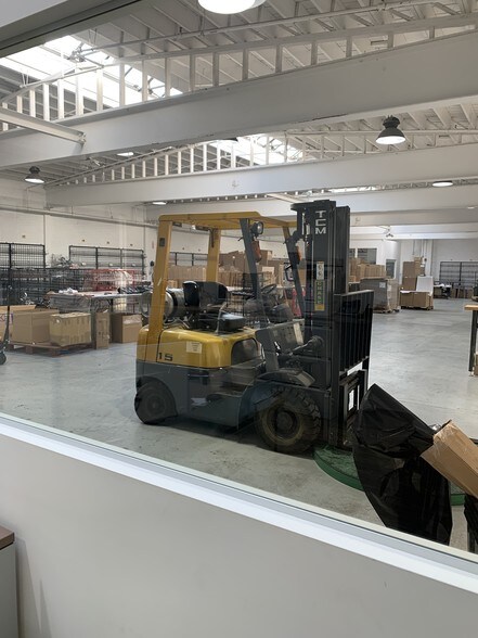 More Photos Of 482 Glenbrook Rd, Stamford Manufacturing For Lease