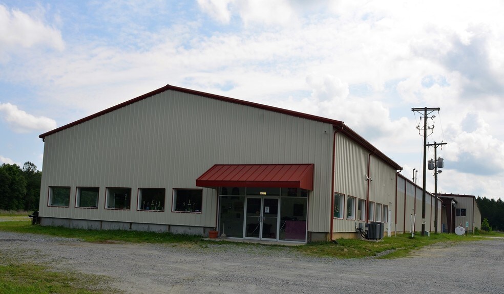 More Photos Of 16517 Bull Church Rd, Woodford Warehouse For Lease