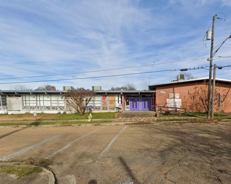 Primary Photo Of 146 E Ash St, Jackson Schools For Sale