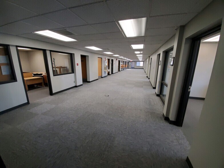 More Photos Of 2690 Fleur Dr, Des Moines Office For Lease
