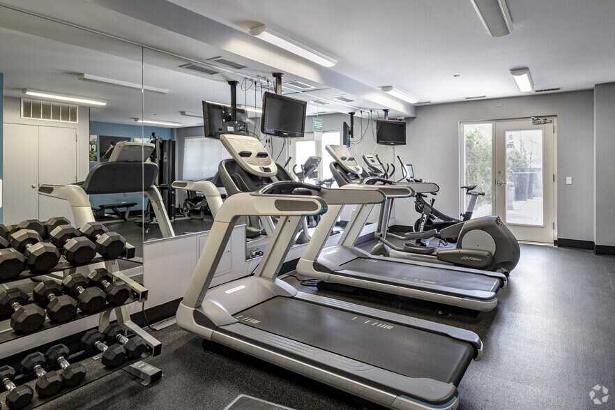 More Photos Of 6448-6464 N Sheridan Rd, Chicago Apartments For Lease