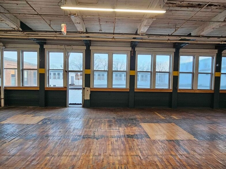 More Photos Of 100 Business St, Hyde Park Unknown For Lease