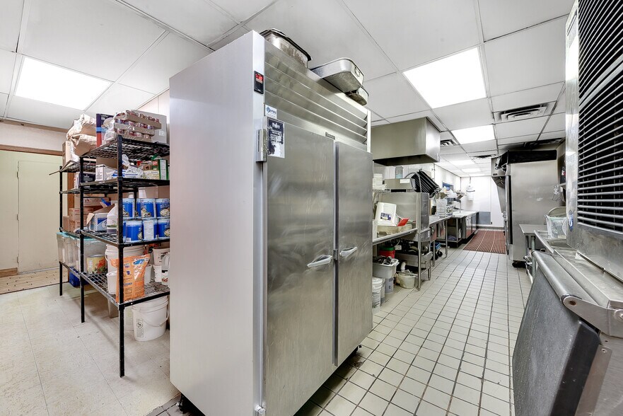 More Photos Of 2828 S Lyndale Ave, Minneapolis Restaurant For Sale