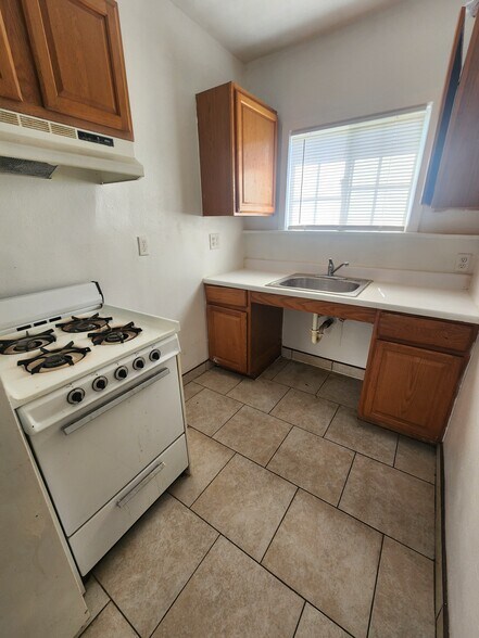 More Photos Of 476 H St, Brawley Apartments For Sale