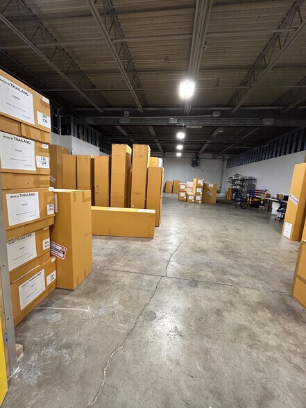 More Photos Of 6 Britton Dr, Bloomfield Warehouse For Lease