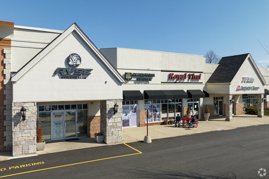 More Photos Of 5320-5340 Grand Ave, Gurnee General Retail For Sale