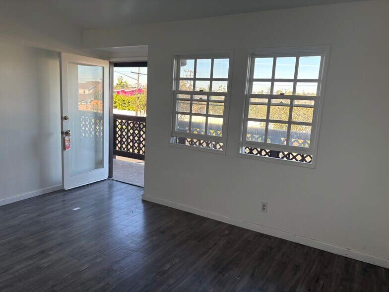 More Photos Of 1500 E Pacific Coast Hwy, Seal Beach Office For Lease