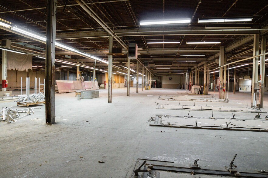 More Photos Of 521 S Market St, Galion Manufacturing For Sale
