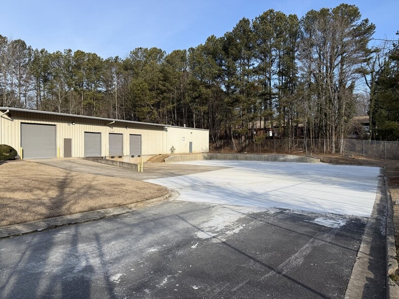 More Photos Of 9335 Industrial Trace, Alpharetta Warehouse For Lease