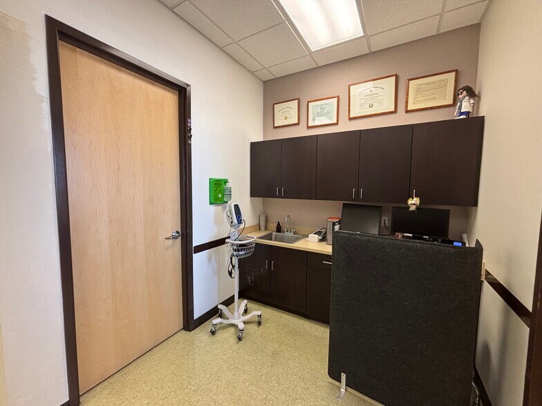 More Photos Of 38 Water St, Henderson Medical For Lease