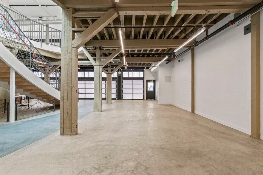 More Photos Of 1605 Ocean Front Walk, Santa Monica Storefront For Lease