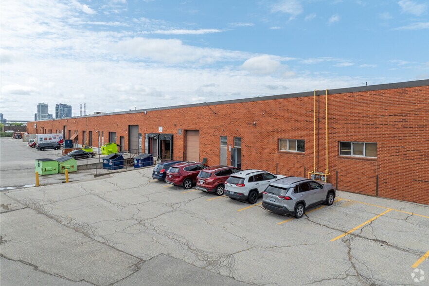 More Photos Of 1735 Bayly St, Pickering Light Distribution For Lease