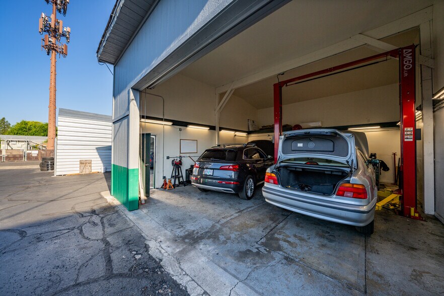 More Photos Of 3311 Biddle Rd, Medford Auto Repair For Sale