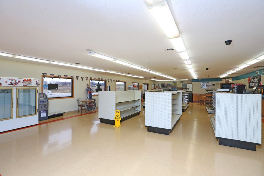 More Photos Of 4300 S 22nd Ave E, Newton Convenience Store For Sale