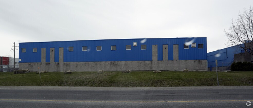 More Photos Of 690 Boul Industriel, St-Eustache Warehouse For Lease
