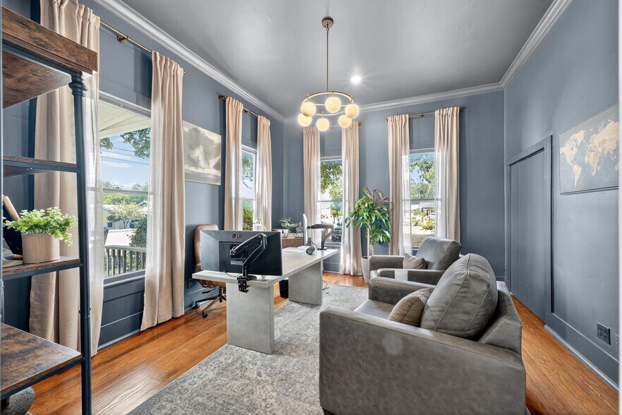 More Photos Of 930 E Blanco Rd, Boerne Showroom For Lease