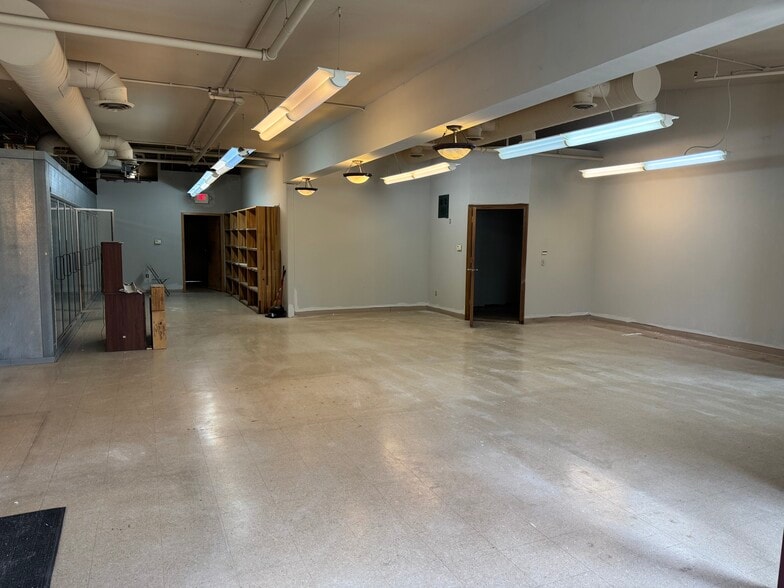 More Photos Of 1031-1057 N Edge Trl, Verona Unknown For Lease