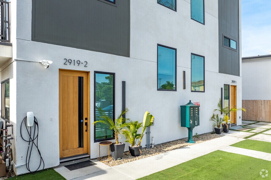 More Photos Of 2921 S Burnside Ave, Los Angeles Apartments For Sale