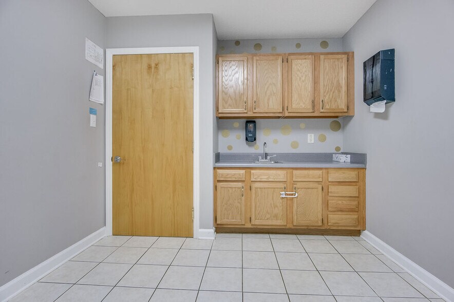 More Photos Of 217-219 Station St, Jacksonville Medical For Lease