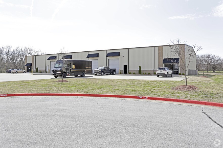 More Photos Of 1402 W Hudson Rd, Rogers Warehouse For Lease