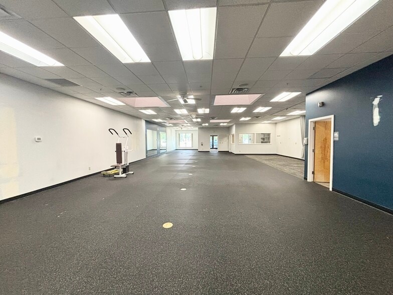 More Photos Of 1251 E McAndrews, Medford Restaurant For Lease
