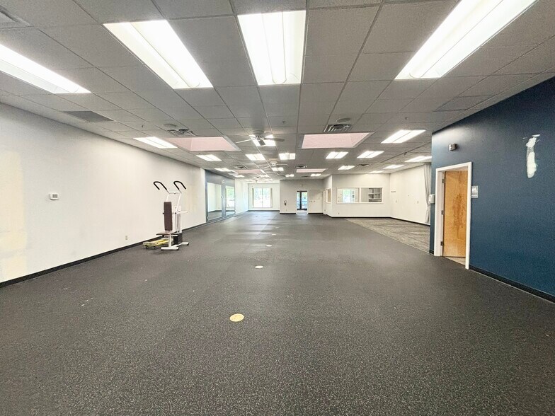 More Photos Of 1251 E McAndrews, Medford Restaurant For Lease