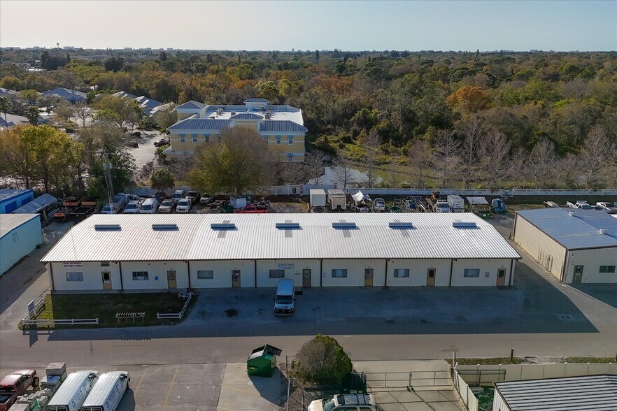 More Photos Of 5639-5651 Lawton Dr, Sarasota Service For Lease