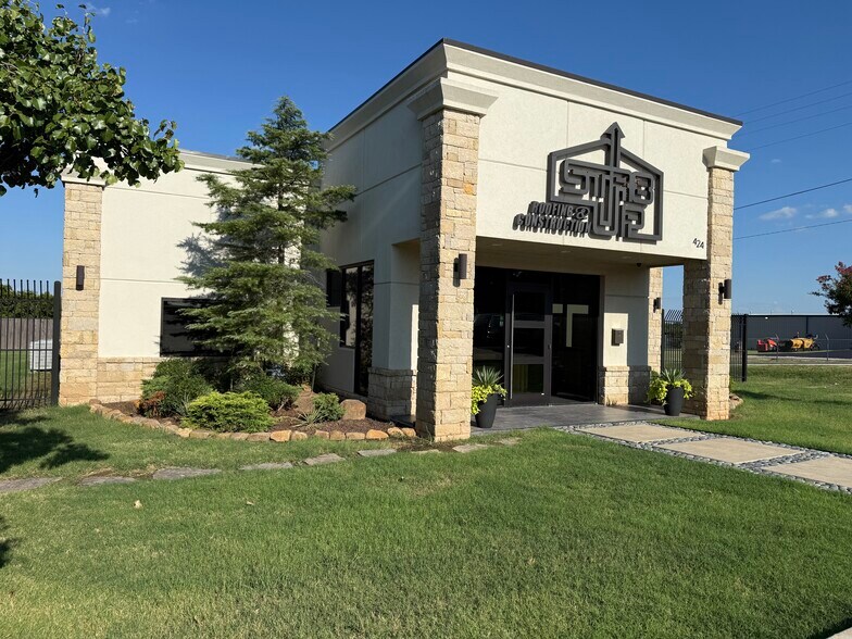 Primary Photo Of 424 S Main St, Newcastle Office For Lease