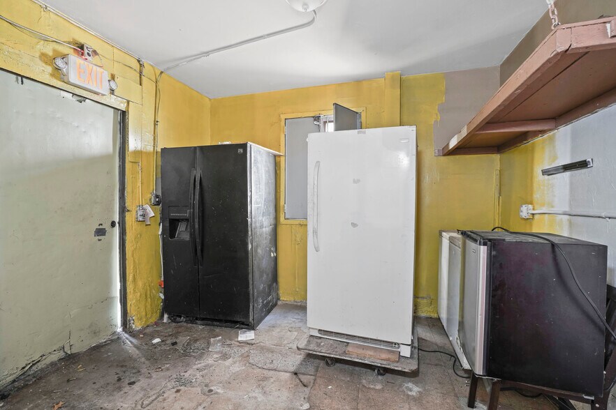 More Photos Of 76 Bushwick Ave, Brooklyn Restaurant For Lease