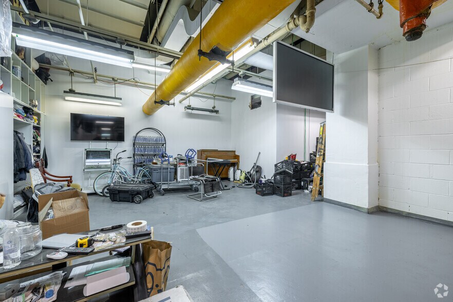 More Photos Of 633 Third Ave, New York Loft Creative Space For Lease