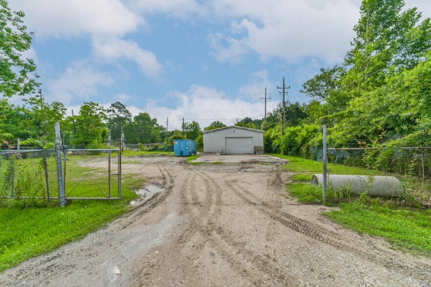More Photos Of 14133 Ravendale Rd, Humble Warehouse For Sale