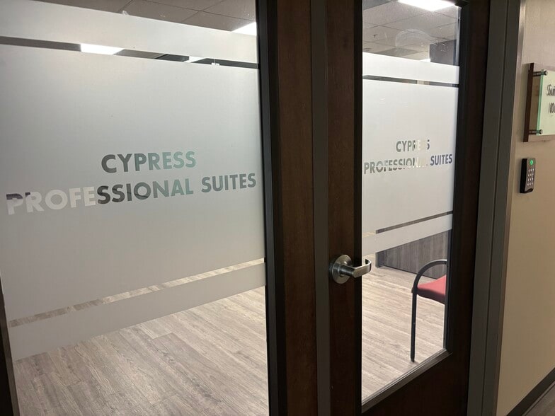 More Photos Of 2818 Cypress Ridge Blvd, Wesley Chapel Office For Lease