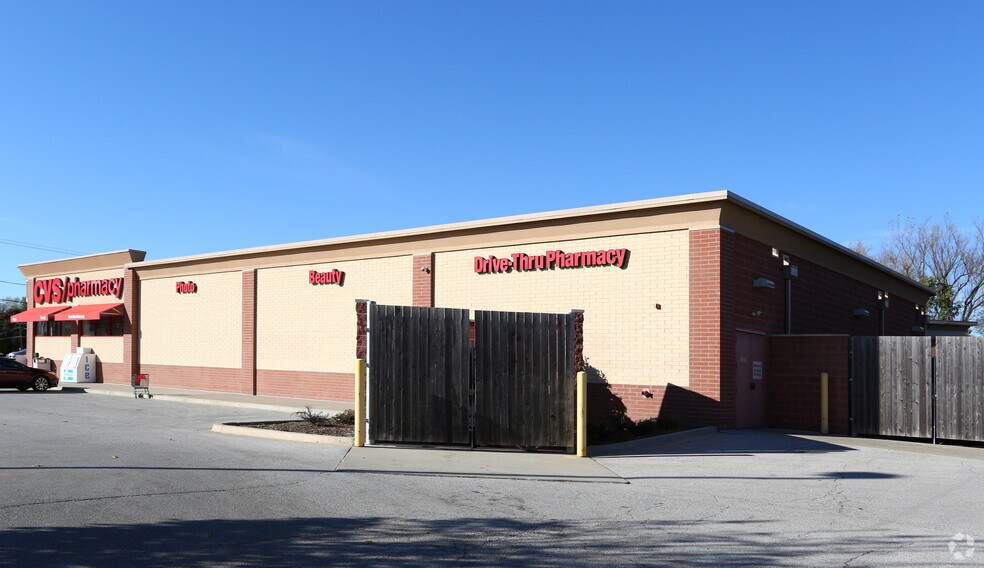 More Photos Of 39161 N Sheridan Rd, Beach Park Drugstore For Lease