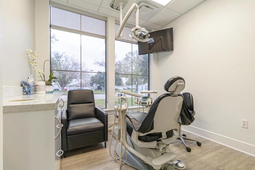 More Photos Of 410 Park Grove Dr, Katy Healthcare For Lease