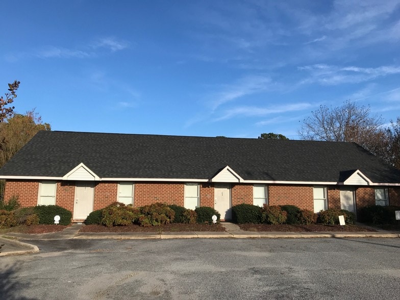 600 Country Clb Dr  